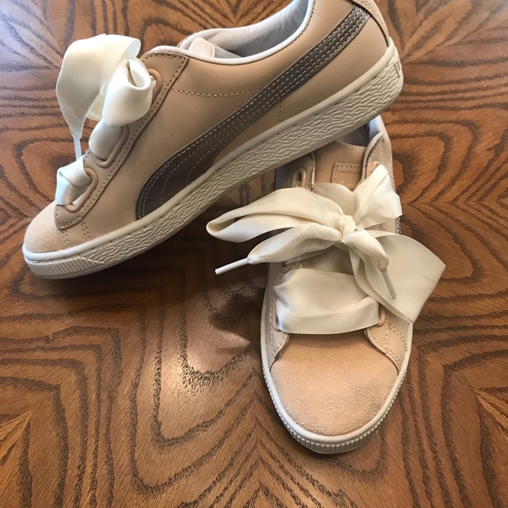 Puma Size 7 Leather & Suede shoe